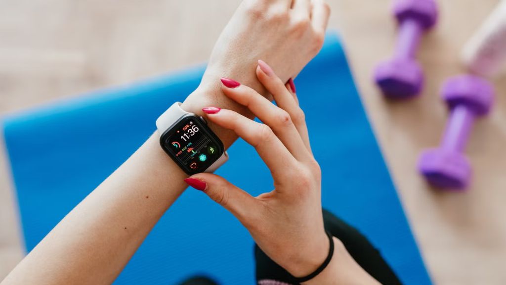 Track physical activity and health improvement using wearable tech's fitness tracker.