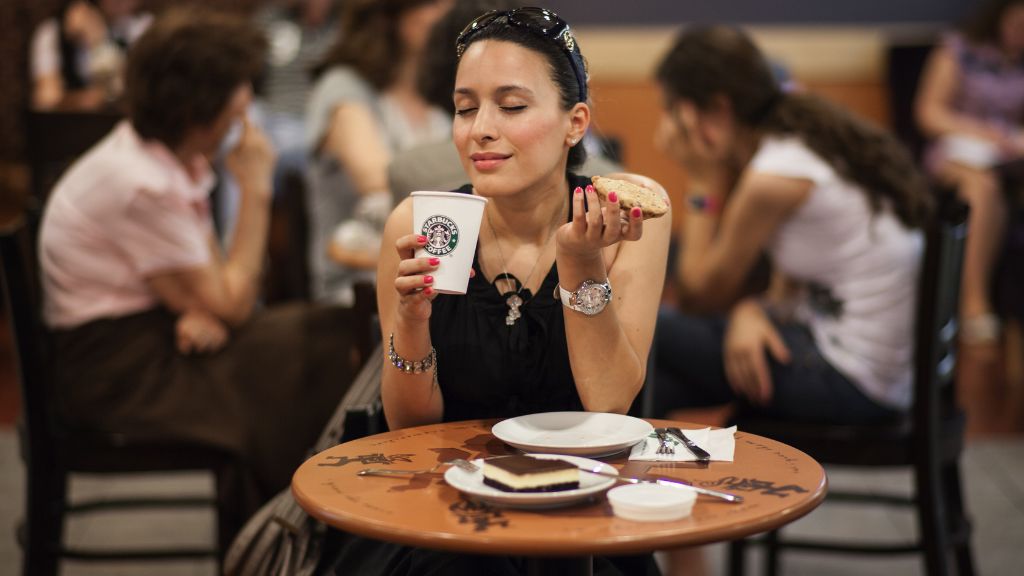 স্টারবাকসের প্রিমিয়াম মূল্য এবং স্থানের অনন্য সমন্বয়। 