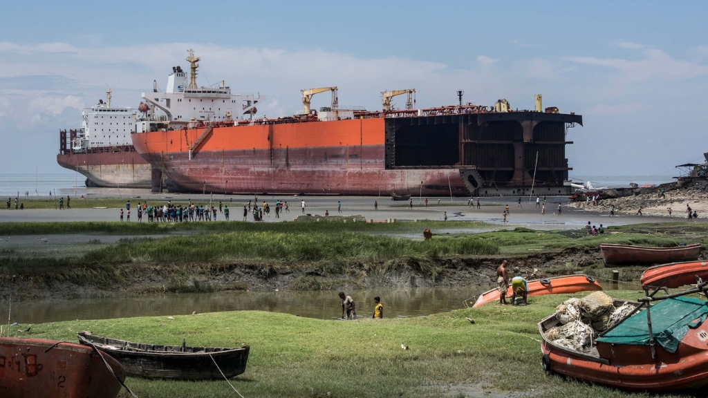 Health risks and environmental issues in the Shipbreaking Industry.