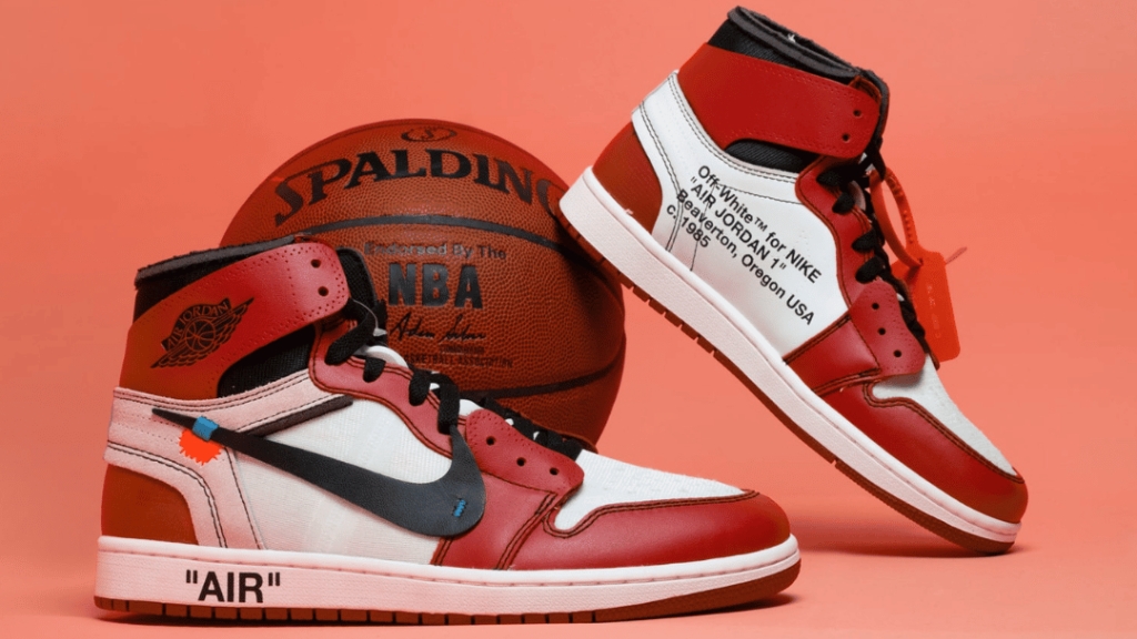 নাইকির বিশ্বজয়ের গল্পে নাইকির প্রথম জুতা – এক উদ্ভাবনী পণ্য যা ব্র্যান্ডের যাত্রা শুরু করেছিল।