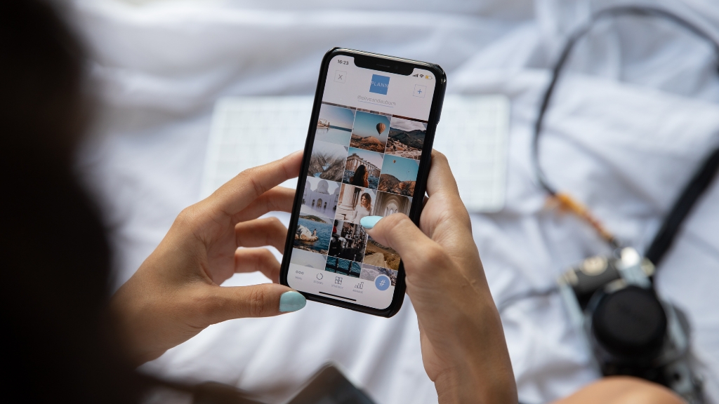 Macro Influencer – an image of influencers with a large follower base